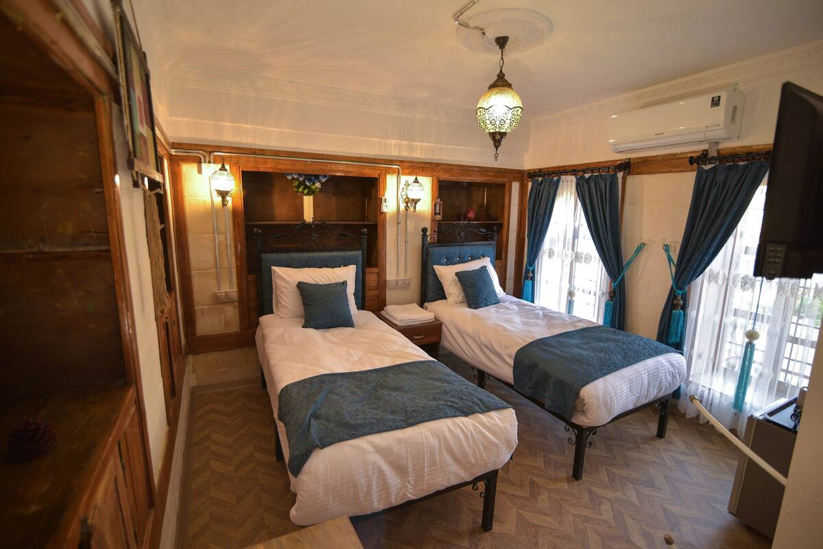 Double Room (Bedesten) | Minibar, desk, laptop workspace, iron/ironing board (on request)