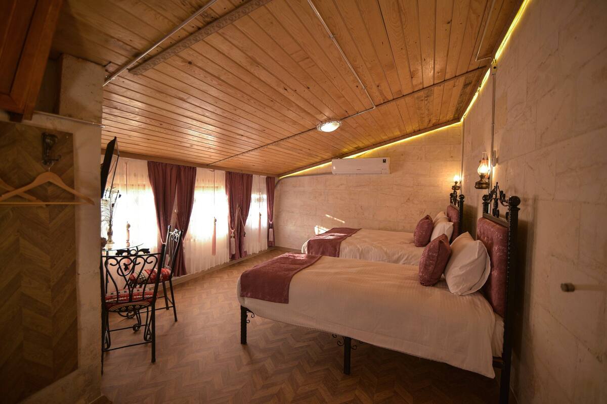Triple Room (Karayilan) | Minibar, desk, laptop workspace, iron/ironing board (on request)
