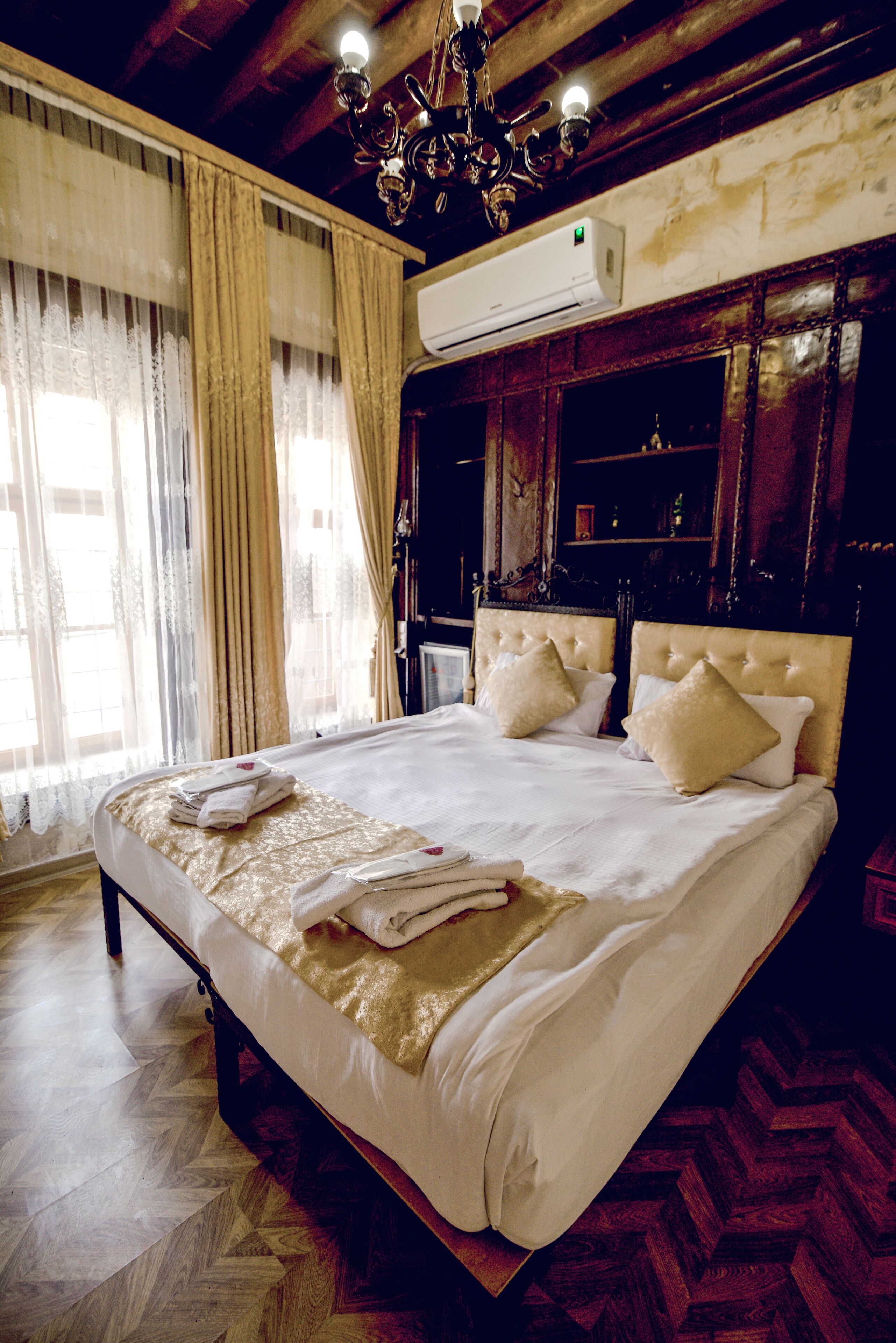 double room (sehitkamil) | minibar, desk, laptop workspace, iron/ironing board