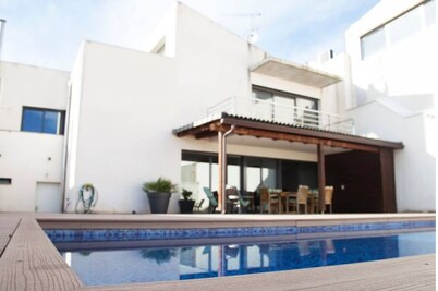 Comfortable house with private pool and barbecue for 12 people