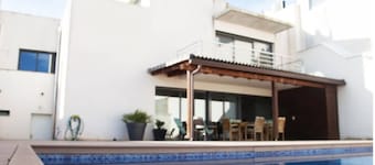 Comfortable house with private pool and barbecue for 12 people