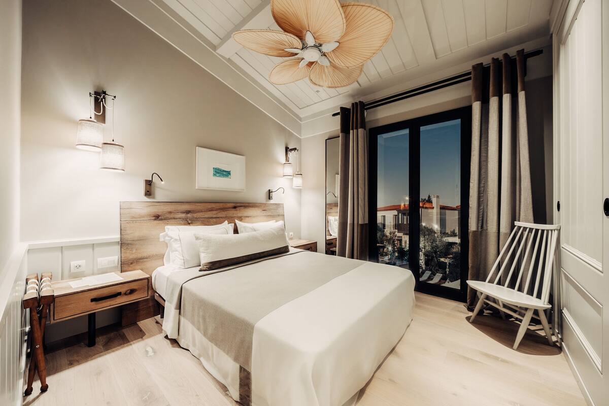 Premium Double Room, Non Smoking, Pool View | Premium bedding, pillowtop beds, minibar, in-room safe