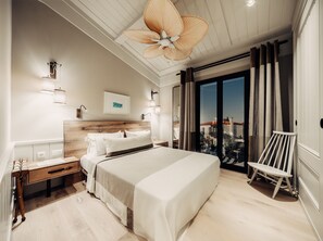 Habitació doble prèmium, no fumadors, vistes a la piscina | Roba de llit d'alta qualitat i matalassos amb encoixinament addicional 