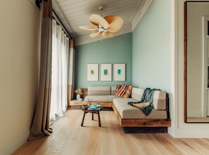 Habitació doble superior, no fumadors, vistes a la piscina | Sala d'estar