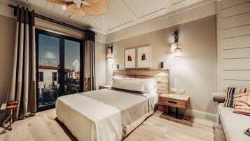 Junior-dobbeltværelse - ikke-ryger - udsigt til pool | Premium-sengetøj, senge med topmadrasser, minibar, pengeskab på værelset