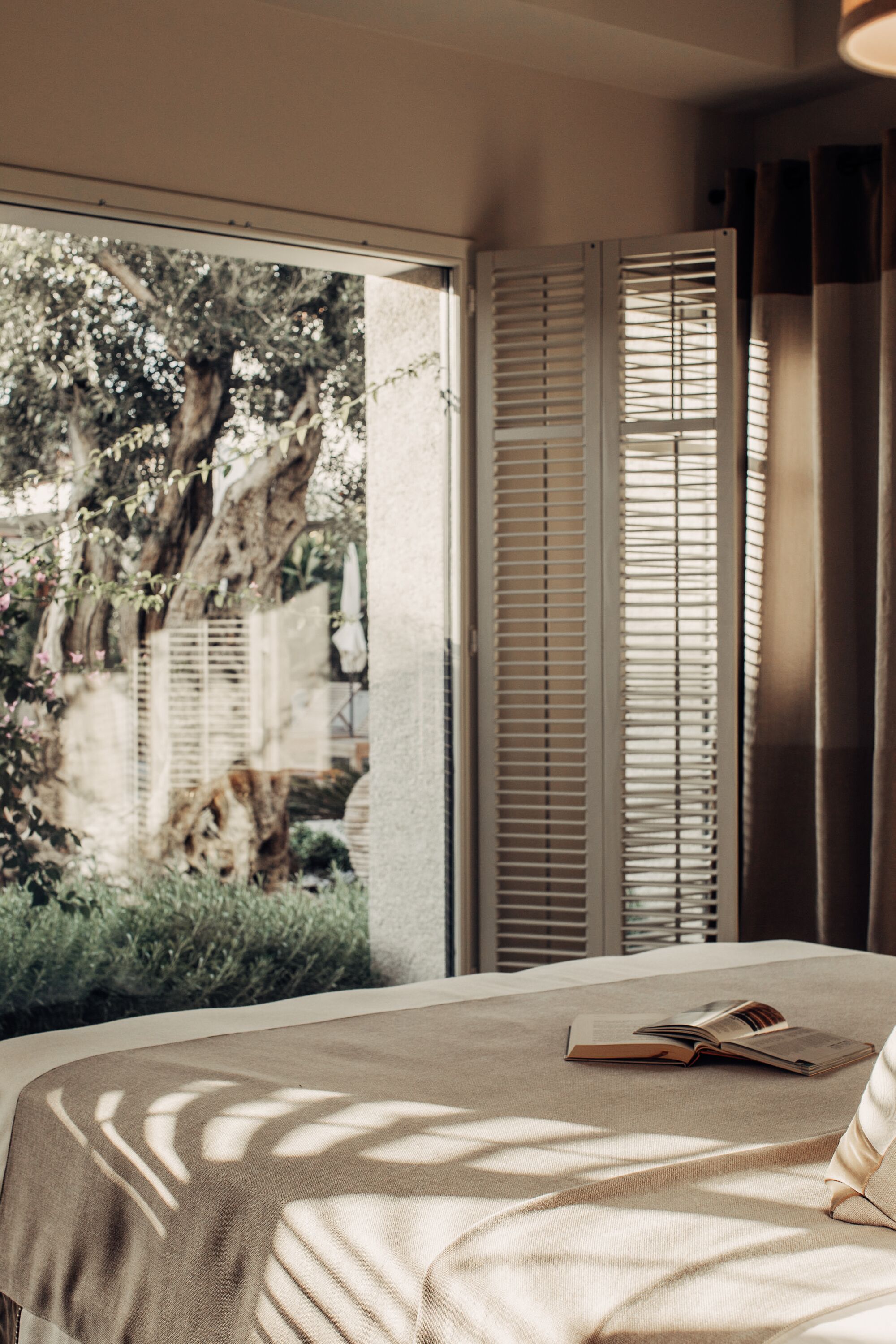 Master Suite, Non Smoking, Pool View | Garden view