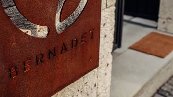 Overnatningsstedets indgangsparti