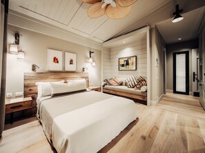 Habitación junior doble, no fumadores, vistas a la piscina | Ropa de cama de alta calidad, colchones con acolchado adicional, minibar