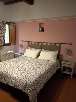 1 makuuhuone, silitysrauta/-lauta, ilmainen Wi-Fi, vuodevaatteet