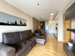 TV - Apartment in Front of Fira Gran Via (Hospitalet de Llobregat - Barcelona)