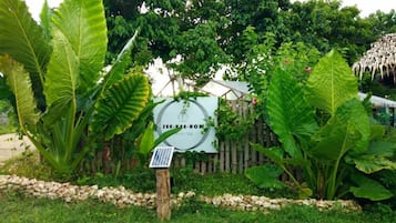 Vista frontal de la propiedad