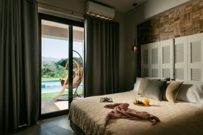 5 bedrooms, in-room safe, iron/ironing board, free WiFi