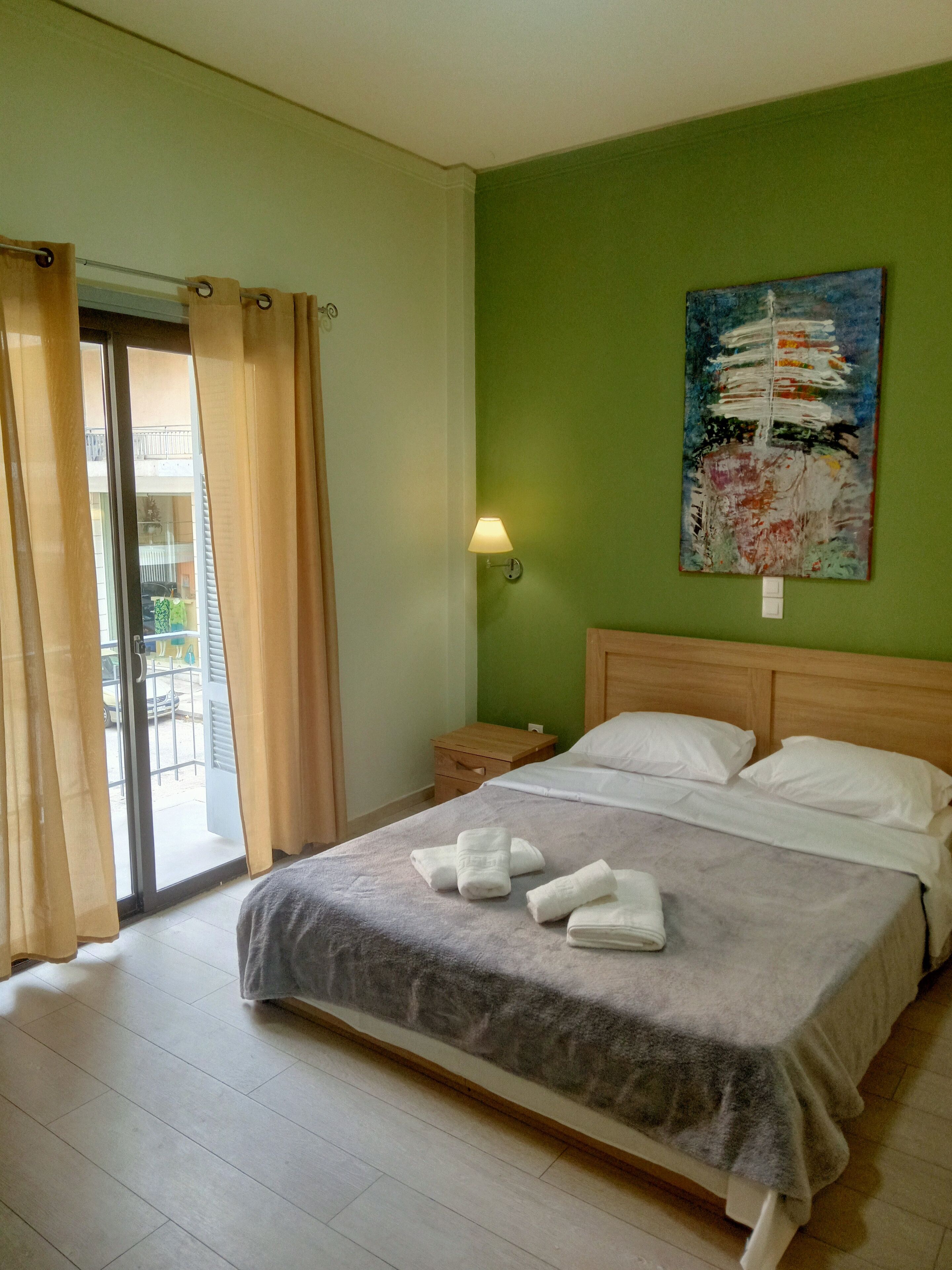 3 chambres, fer et planche à repasser, Wi-Fi, draps fournis