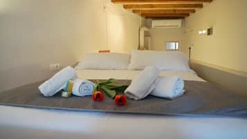 1 habitación, tabla de planchar con plancha, wifi gratis y ropa de cama