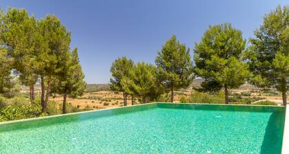 Finca 12: lle uima-altaalla ja pingillä, Sant Joanissa, Mallorcalla