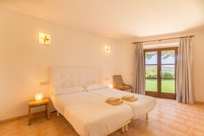6 bedrooms, iron/ironing board, free WiFi, bed sheets