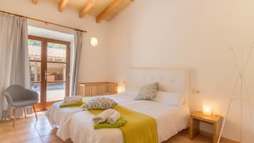 6 slaapkamers, een strijkplank/strijkijzer, gratis wifi, beddengoed