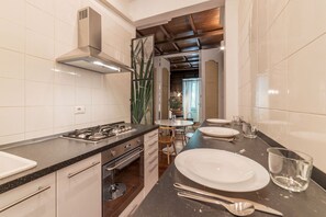 Ovn, kokeplater og ismaskin