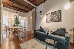 TV - Comfort and relax in Trastevere (Roma)