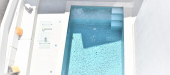 Modern Villa with a pool!