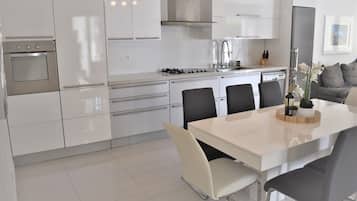 Mikrowelle, Ofen, Herdplatte, Geschirrspüler