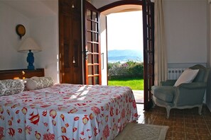 5 chambres, fer et planche à repasser, accès à Internet, literie fournie