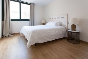 2 bedrooms, free WiFi, bed sheets - Albareda 6 - Two Bedroom Apartment, Sleeps 4 (Sevilla)