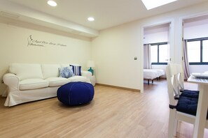 2 bedrooms, free WiFi, bed sheets - Albareda 6 - Two Bedroom Apartment, Sleeps 4 (Sevilla)