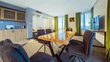 1 habitación, minibar, escritorio y espacio para trabajar con laptop