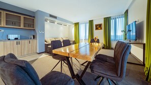 Familielejlighed | Minibar, skrivebord, arbejdsområde til bærbare computere