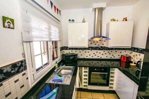 Réfrigérateur, micro-ondes, four, lave-vaisselle