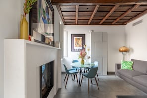 TV, fireplace