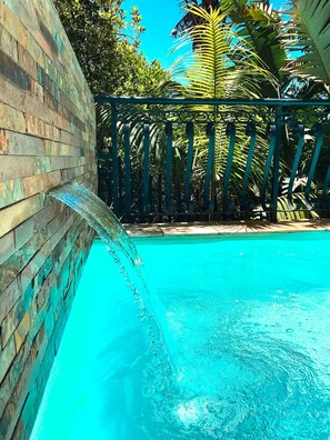 Outdoor pool, a heated pool - Villa Seaview, Knysna Heads – Private Oceanfront Luxury Villa with Heated Pool (Knysna)