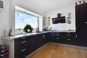 Villa | Private kitchen - Villa Alouisia (Krusaa)