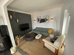 LED TV, fireplace - Villa Alouisia (Krusaa)