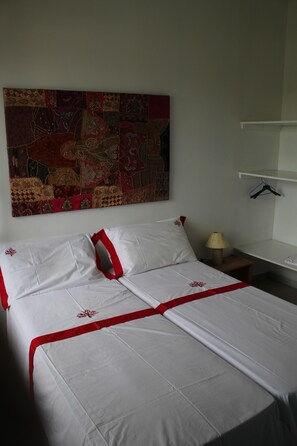 2 bedrooms, iron/ironing board, travel cot, free WiFi