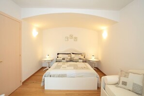 1 camera, ferro/asse da stiro, Wi-Fi, lenzuola