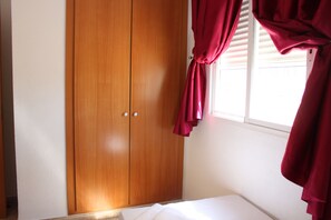 3 chambres, fer et planche à repasser, lit parapluie, draps fournis