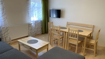 Panoramic Apartment (6) | Cribs/infant beds, free WiFi, bed sheets