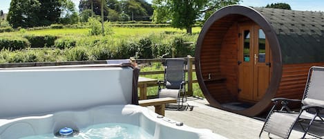 Outdoor spa tub