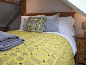 2 bedrooms, free WiFi, bed sheets - 2 bedroom accommodation in Cwm-Cewydd, near Machynlleth (Cwm-Cewydd, near Machynlleth)