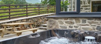 2 bedroom accommodation in Cwm-Cewydd, near Machynlleth