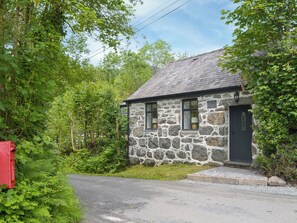 Exterior - 2 bedroom accommodation in Cwm-Cewydd, near Machynlleth (Cwm-Cewydd, near Machynlleth)