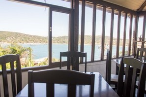 Ferienhaus | Essbereich im Zimmer