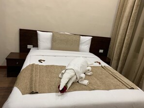 Minibar, bureau, espace de travail pour ordinateur portable