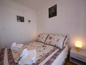 Apartamento, 2 habitaciones | 1 dormitorio, escritorio, wifi gratis y ropa de cama