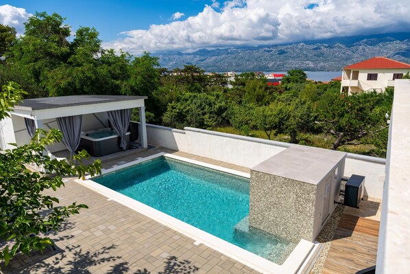 Outdoor pool, a heated pool