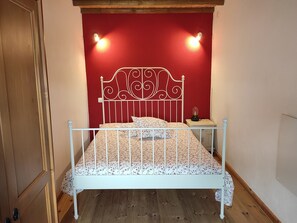 2 bedrooms, desk, soundproofing, iron/ironing board