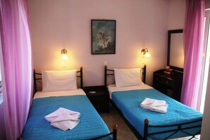 2 bedrooms, iron/ironing board, WiFi
