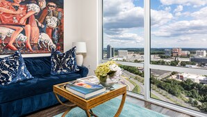 Panoramic Apartment, 1 Queen Bed, Club lounge access, City View | Living area